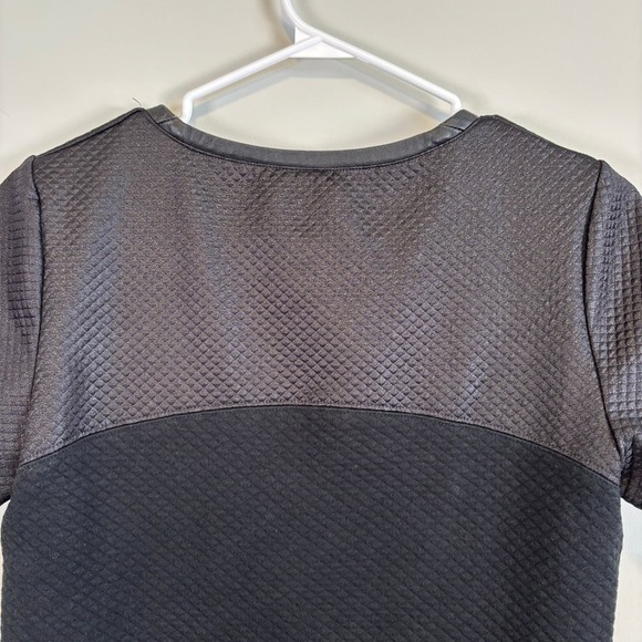 Club Monaco Quilted Texture Short Sleeve Top Chic Black Women's Small - Picture 6 of 8